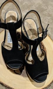 Suede wedge black sandals.